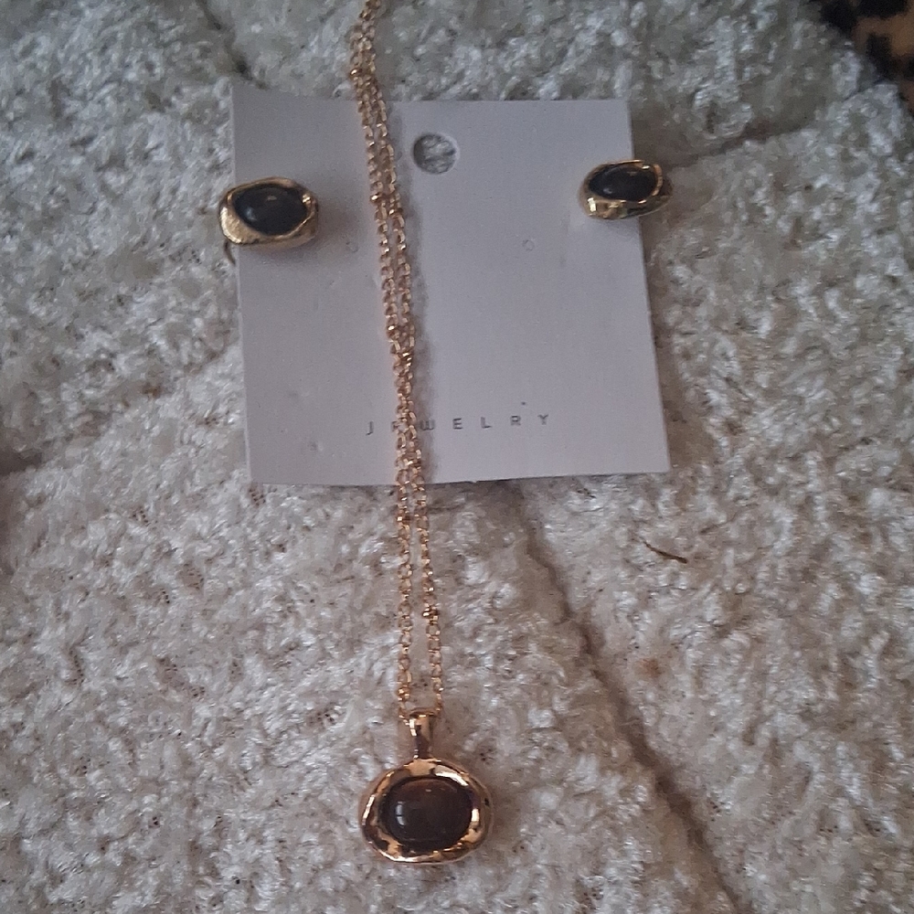 Elegant Gold and Amber Brown Jewelry Set